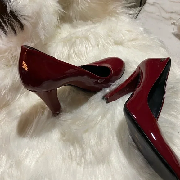 Authentic Gucci Patent Burgundy Pumps toooo Cuteee - Must have! - Picture 4 of 6